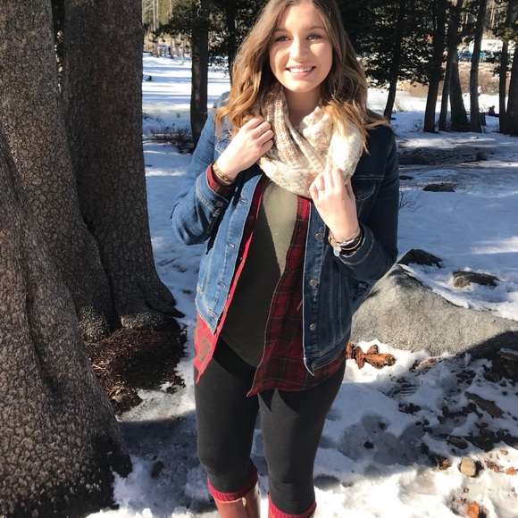 Meet your Posher, Alexus - Picture 3 of 5